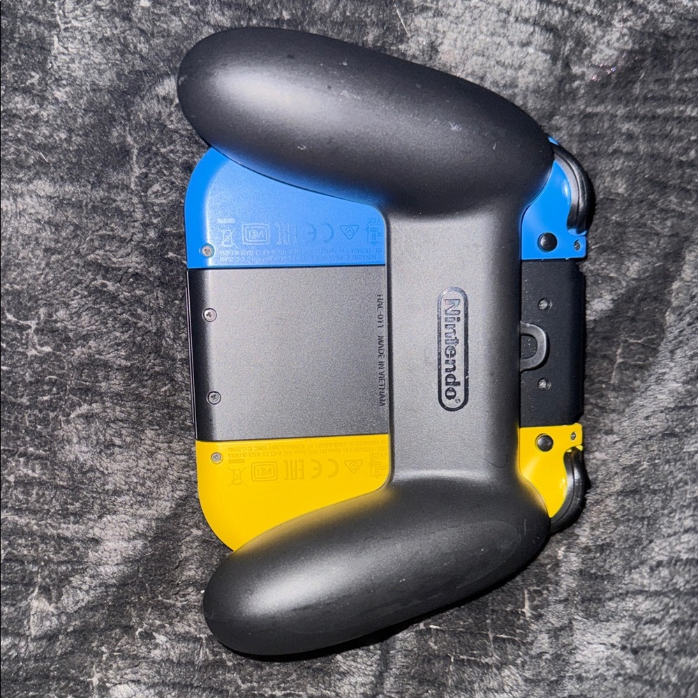 Yellow and Blue Gaming Console - Picture 9 of 13